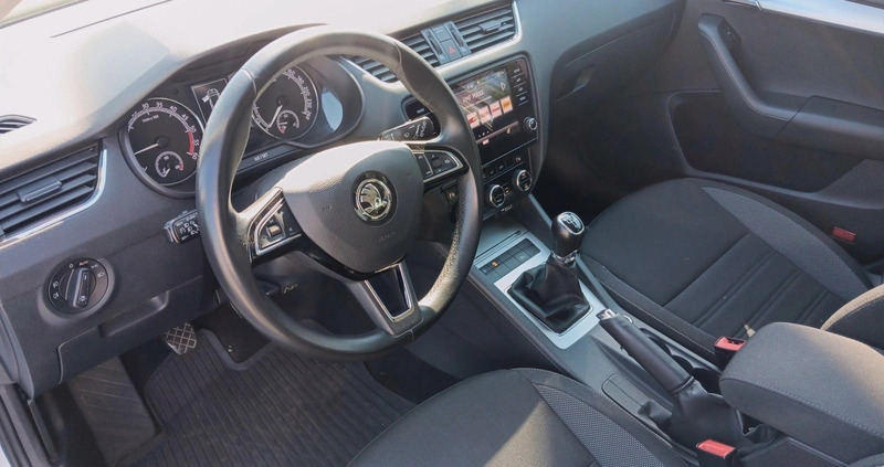 Skoda Octavia cena 59900 przebieg: 161176, rok produkcji 2020 z Słubice małe 562
